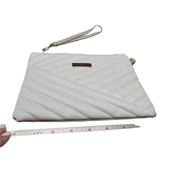 Vegan Leather Light Gray Zip Top Closure Wristlet Bag - Picture 6 of 7